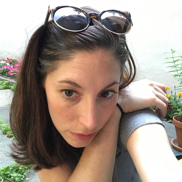 Meet your Posher, Cara - Picture 2 of 5